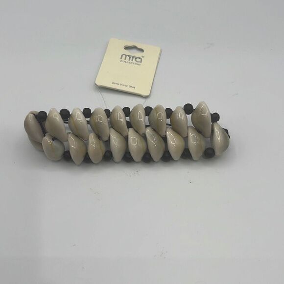 Mia Collection seashell bracelet adjustable pull - Picture 1 of 4